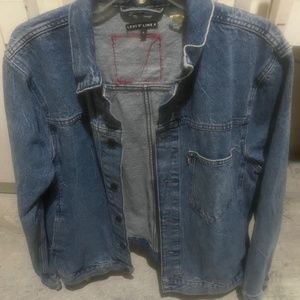 Vintage Levi’s jean jacket/Metallica patch on back